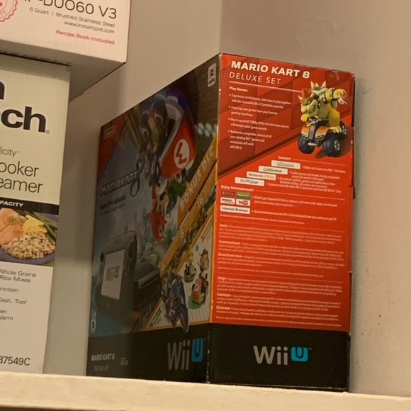 Black Wii u 32gb games included and extra controllers - Picture 2 of 4